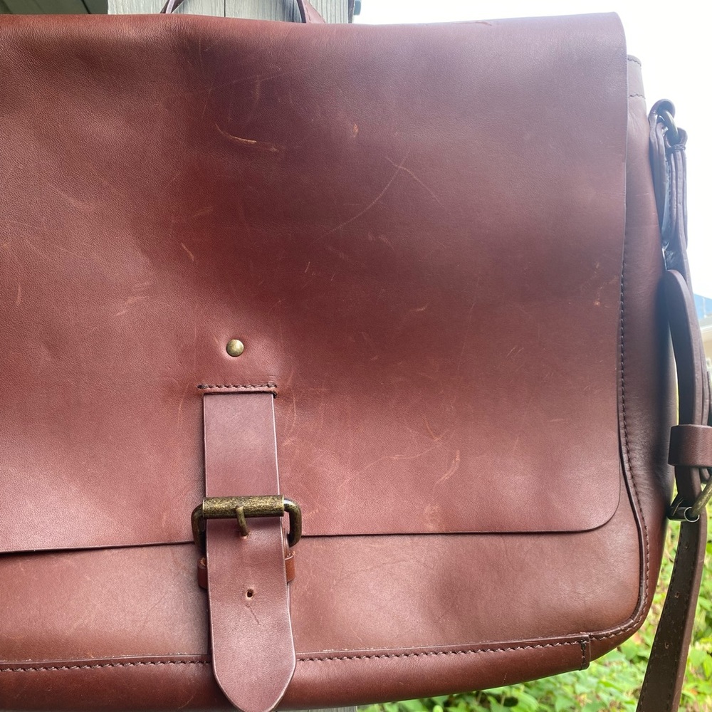 L.L. Bean Rich Brown Leather Messenger Bag - Picture 5 of 15